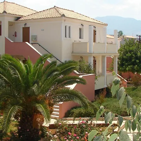 Отель Georges Estates 3*