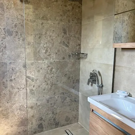 Georges Estates 3*