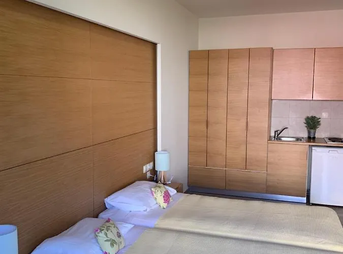 Georges Estates Отель Ступа