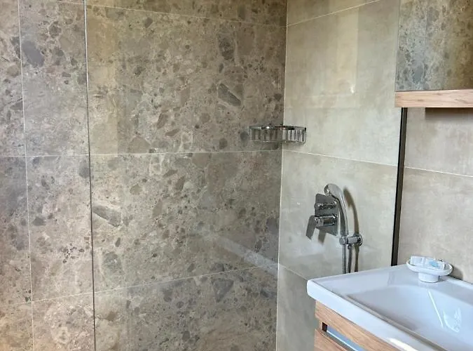 Georges Estates 3*